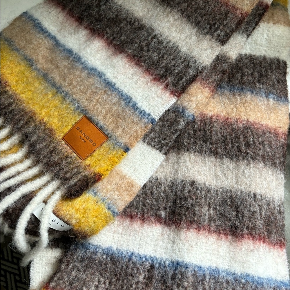 Sandro beautiful scarf. Worn only a few times. Unisex. Wool. Made in Italy